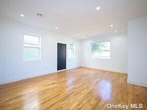 105 Wyona St-Unit -2 in Brooklyn, NY - Building Photo - Building Photo