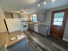 326 Elm Dr in Wooster, OH - Building Photo - Building Photo