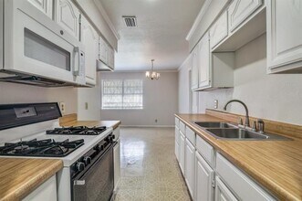 1229 Greenbrier Dr in Mesquite, TX - Building Photo - Building Photo