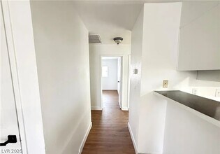 4750 Thunderbolt Ave in Las Vegas, NV - Building Photo - Building Photo