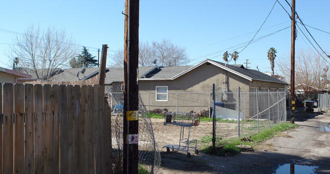 672 W 16th St in San Bernardino, CA - Building Photo - Building Photo