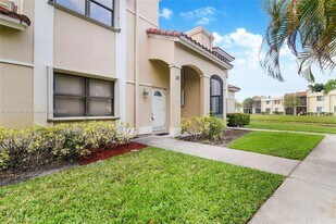 567 Racquet Club Rd in Weston, FL - Building Photo
