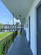 2300 Pierce St in Hollywood, FL - Building Photo - Building Photo