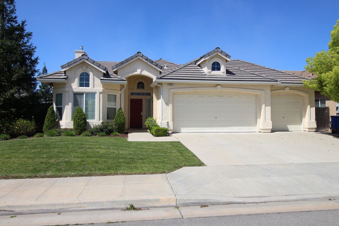 10793 N Tea Party Ln in Fresno, CA - Building Photo
