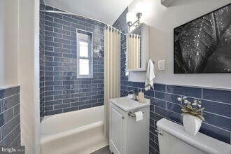 4247 Locust St, Unit 0B-307 in Philadelphia, PA - Foto de edificio - Building Photo