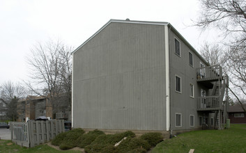 Ridgewood Park in Crystal Lake, IL - Building Photo - Building Photo