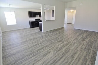 33 Santa Barbara Dr in Manvel, TX - Building Photo - Building Photo
