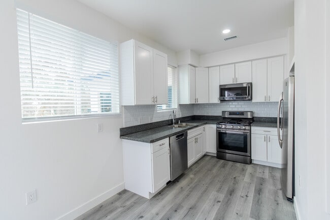 1344 W 11th Ave in Escondido, CA - Building Photo - Building Photo