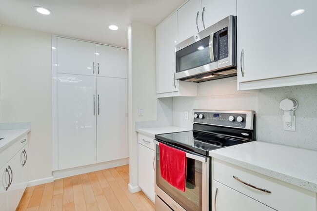 property at 505 Cypress Point Dr