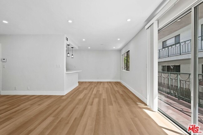 1031 Laurel Ave in West Hollywood, CA - Building Photo - Building Photo