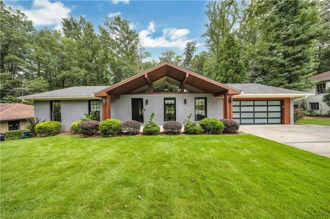 225 Jayne Ellen Way in Alpharetta, GA - Foto de edificio - Building Photo