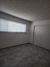 Cedros Apartments in Panorama City, CA - Foto de edificio - Building Photo