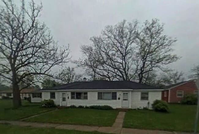 property at 411 S 28th St