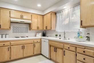 582 Casitas St in Monterey Park, CA - Building Photo - Building Photo