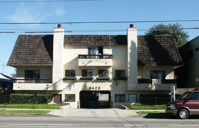 Hazeltine in Van Nuys, CA - Building Photo - Building Photo