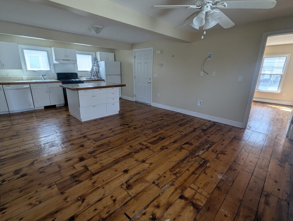 1673 State St, Unit 2 in Hamden, CT - Building Photo