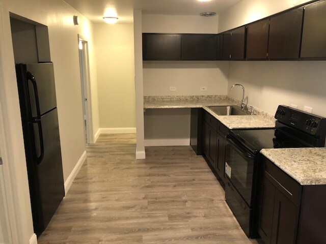 519 S Milwaukee Ave-Unit -519-06 in Wheeling, IL - Building Photo