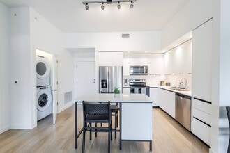 South Pointe Apartments in Miami Lakes, FL - Foto de edificio - Building Photo