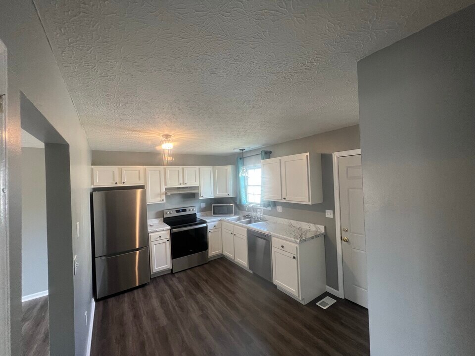 228 N Yencer St, Unit 228 Apt A in Baltimore, OH - Foto de edificio