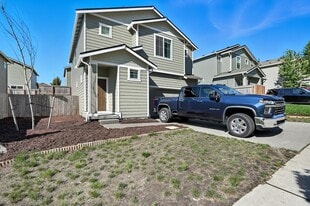 12086 319th Avenue SE in Sultan, WA - Building Photo