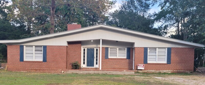 207 Dogwood Dr in Sylvania, GA - Building Photo