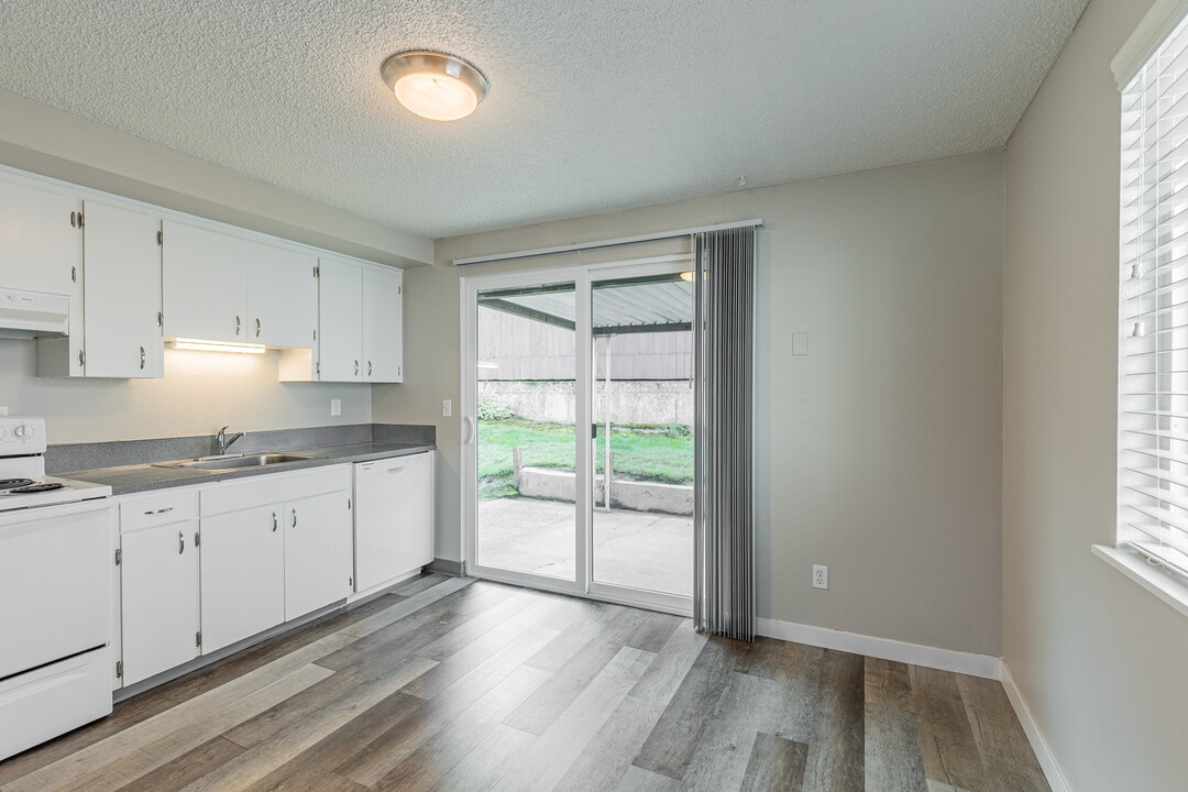 Westridge Apartments in Vancouver, WA - Building Photo