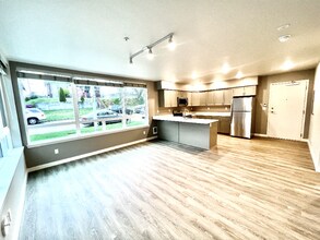 2330 Yakima Ct in Tacoma, WA - Building Photo - Building Photo