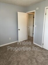 2110 Bradley Ct in Springfield, IL - Building Photo - Building Photo