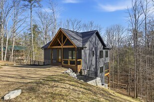 106 Fairway Cir in Townsend, TN - Building Photo