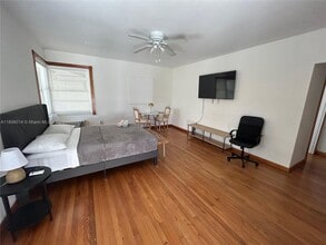 300 Sunset Dr in Fort Lauderdale, FL - Foto de edificio - Building Photo