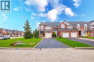 537 Beaver Creek Crescent in Waterloo, ON - Building Photo - Building Photo