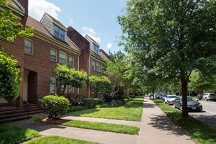 1010 Colonial Ave in Norfolk, VA - Building Photo