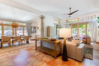 690 W Linda Vista Dr in Palm Springs, CA - Foto de edificio - Building Photo