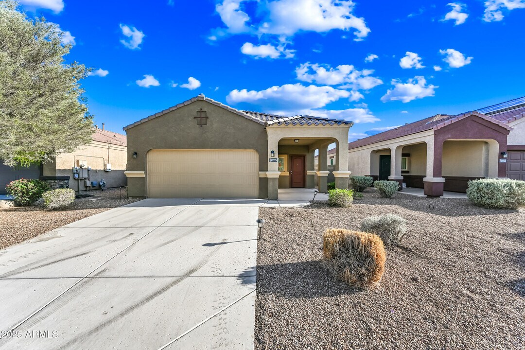 29925 W Whitton Ave in Buckeye, AZ - Building Photo