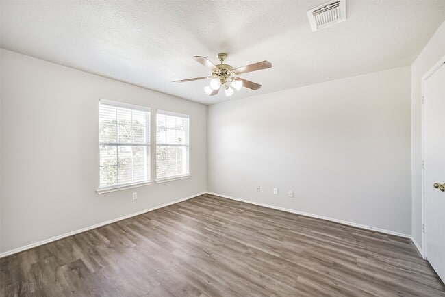 4915 Winding View Ln