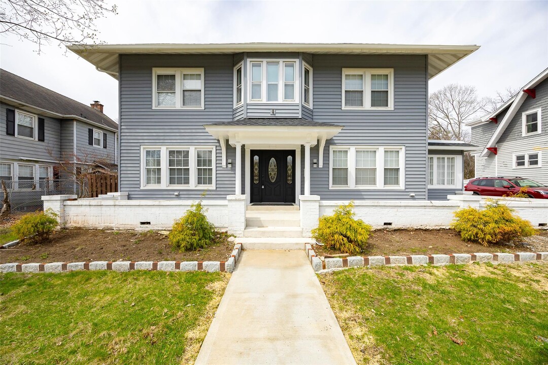 67 S Grand Ave in Poughkeepsie, NY - Building Photo