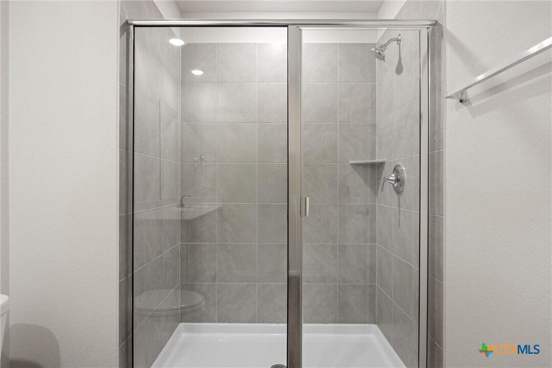 12811 Village Spun Plz in Mustang Ridge, TX - Building Photo