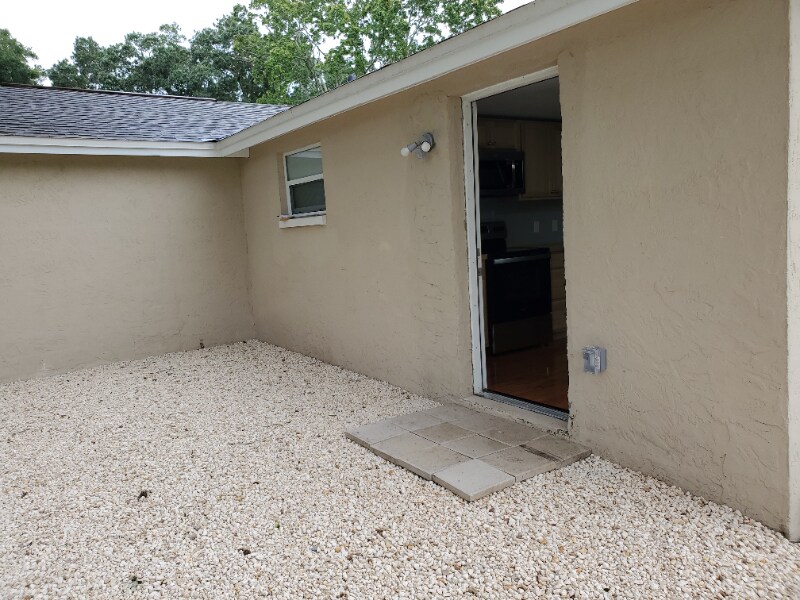 6748 Knightsbridge Dr in New Port Richey, FL - Building Photo