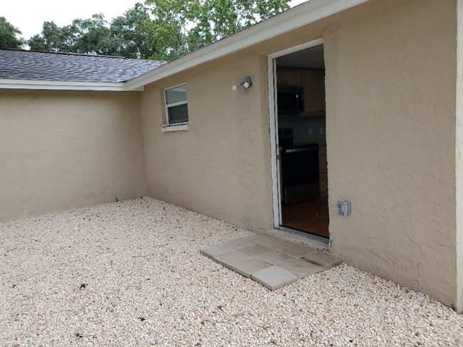 property at 6748 Knightsbridge Dr