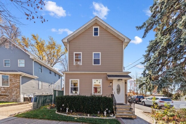 7 Webster St