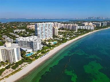 600 Grapetree Dr in Key Biscayne, FL - Building Photo - Building Photo
