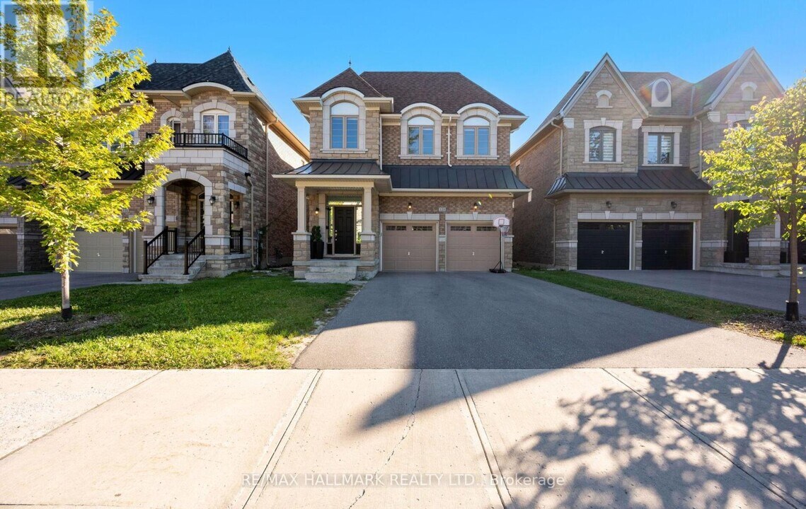 123 Bond Crescent in Richmond Hill, ON - Building Photo