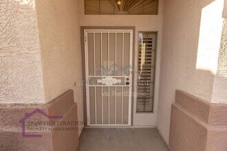 2042 E Smoke Tree Rd in Gilbert, AZ - Building Photo - Building Photo