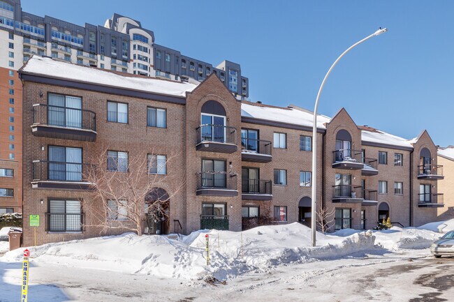 366 Lulli Rue in Laval, QC - Building Photo - Building Photo