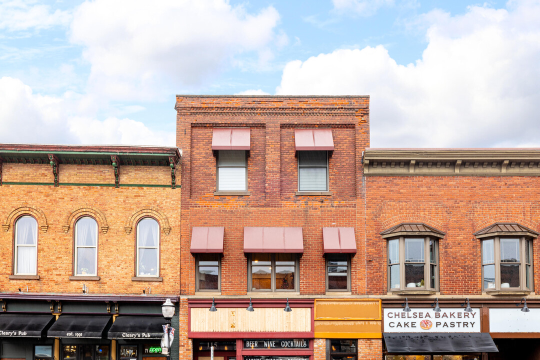 115 S Main St in Chelsea, MI - Building Photo