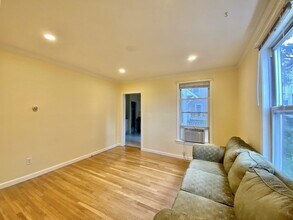 7 Bartlett Ave in Arlington, MA - Building Photo - Building Photo