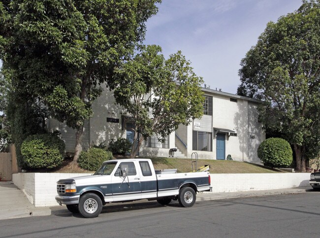 5636 Lauretta St in San Diego, CA - Foto de edificio - Building Photo