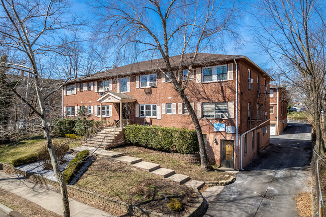 161 North Arlington Avenue in East Orange, NJ - Foto de edificio - Building Photo