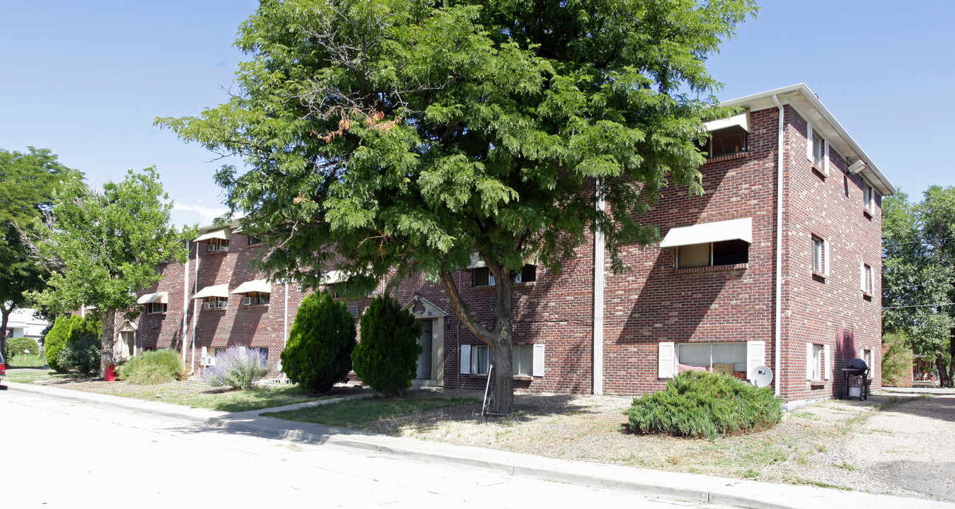 Village West Apartments in Lakewood, CO - Building Photo