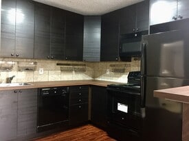 8260 SW 210th St, Unit 105 in Cutler Bay, FL - Building Photo